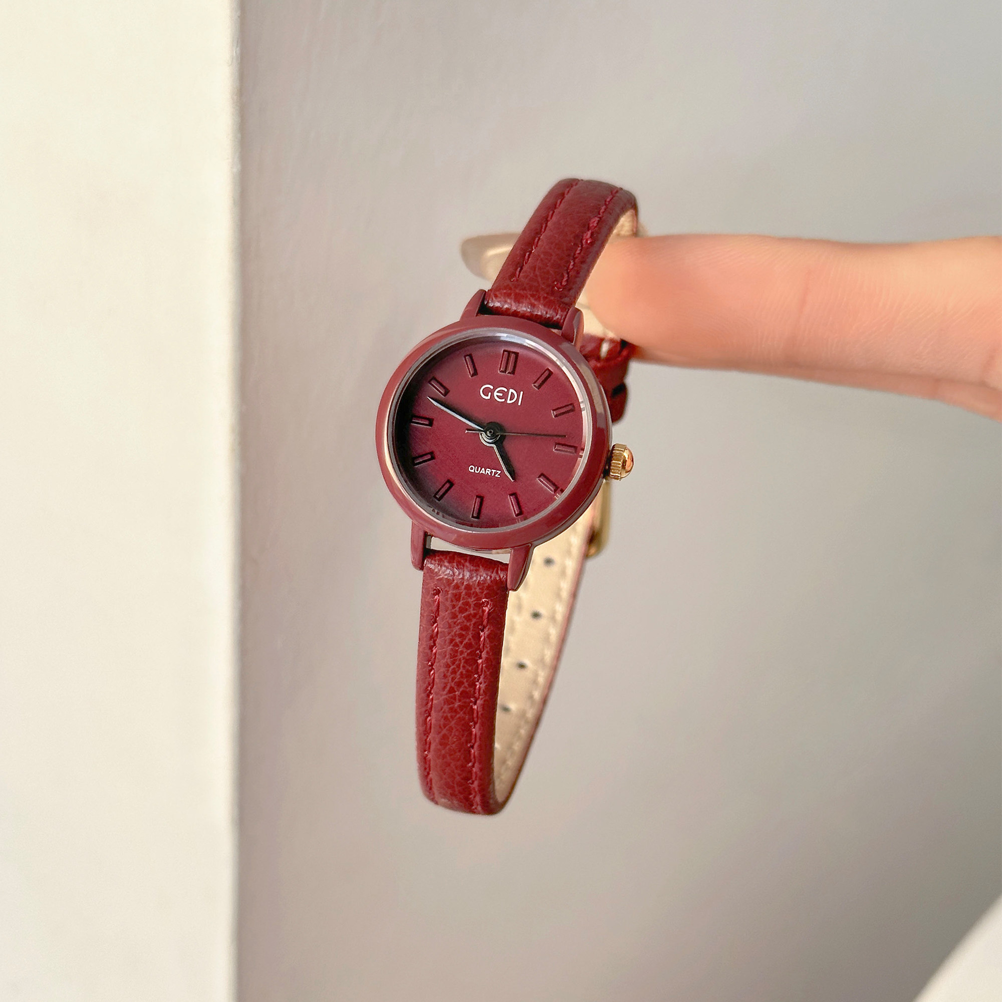 Reloj de la Serie Roja, Nuevo  - Luxury Watch Levels reseña y precio